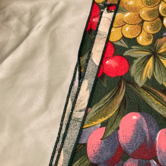 Tablecloth Beautiful Colorful Fruit on Pine Green Feels Like Cotton 57x96 w/1nap - Picture 3 of 5